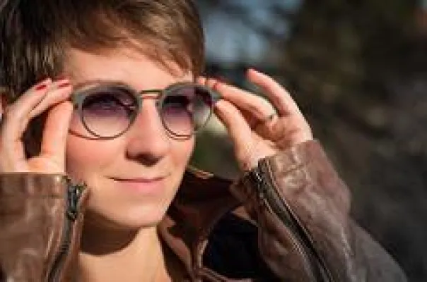 Bild: So kommt die Farbe in die Sonnenbrille