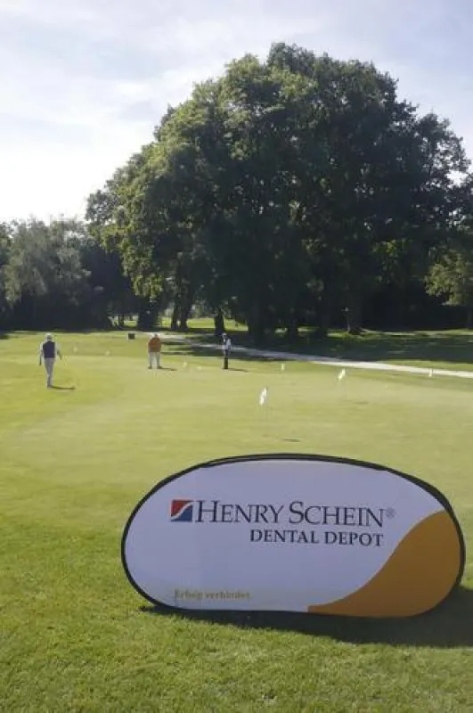 Die Teilnehmer spielen um die Qualifikation für das Finale des Henry Schein Dental Golf Cup 2010 in St. Leon-Rot