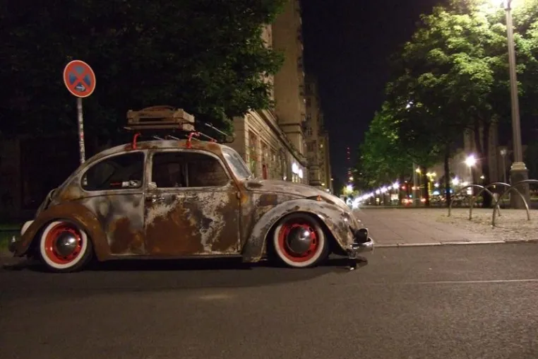 Berlins berühmtester VW-Käfer präsentiert sich seinen Fans. Bild: Berlins berühmtester VW-Käfer präsentiert sich seinen Fans.