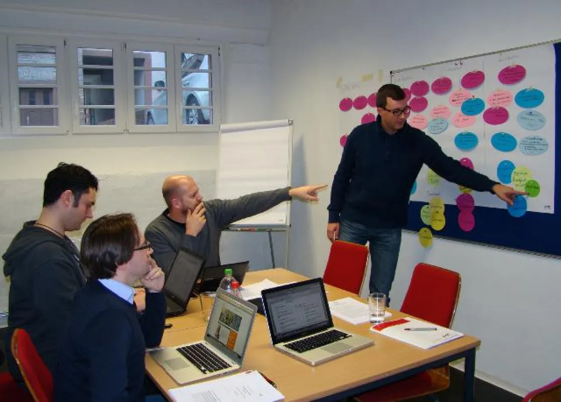 Studierende im Kleinteam beim Konzeptionsworkshop
