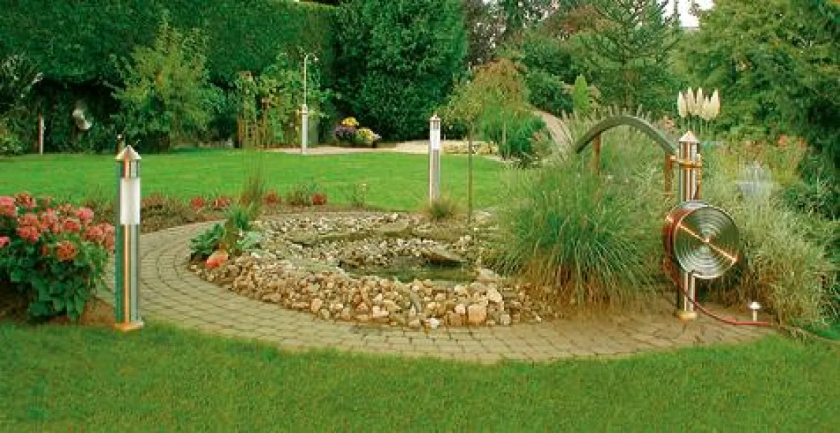 Die neue Marke setzt gestalterische Highlights dank eines durchgängigen Konzeptes. Pylone für Licht und Wasser sind in verschiedenen Größen und Ausführungen entsprechend der individuellen Planung erhä