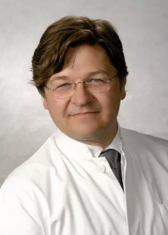 Bild: Dr. Dr. Josip S. Bill erhält „Melvin Jones Award“