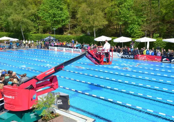 Bild: Triathlon mit drei Arbeitsbühnentypen: System Lift ermöglicht Vogelperspektive für Live-Übertragung