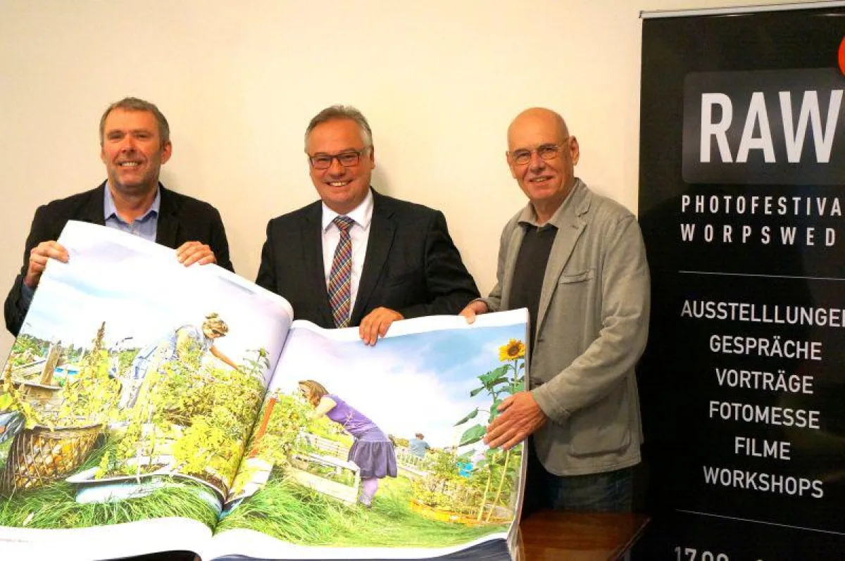 Jürgen Strasser, Stefan Schwenke (Bürgermeister) und Rüdiger Lubricht kündigen das Festival an.
