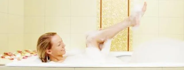 Bild: Pflegende Badeöle erhöhen das Badevergnügen