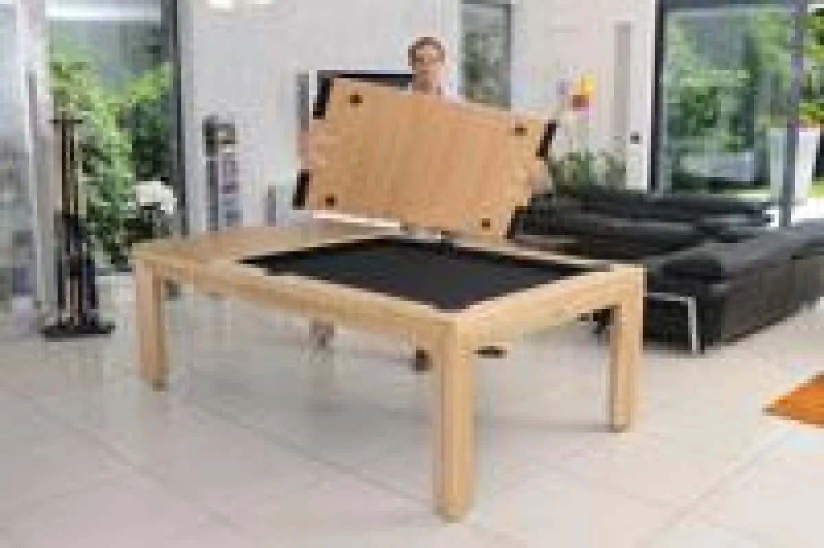 Ein Tisch für (fast) alle Fälle: Er vereint dekorative und sportliche Qualitäten. Seine Abmessungen entsprechen dem offiziellen Turnierstandard.