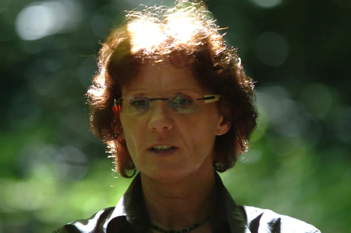 Seit einem Jahr betreibt Karin Kowalski Deutschlands ersten Naturtierfriedhof in Weinheim und bietet mit der ?Tierpietät Weinheim? rund um die Uhr an 365 Tagen im Jahr individuelle persönliche Betreuu