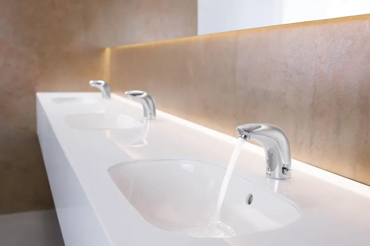 Bild: Infektionen zuverlässig vorbeugen: Berührungslose Armaturen für maximale Hygiene