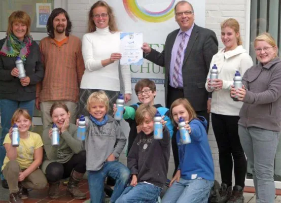 Bild: Schon 15.000 Schüler zapfen dank WTL gesundes Trinkwasser an Schulwasserwerken