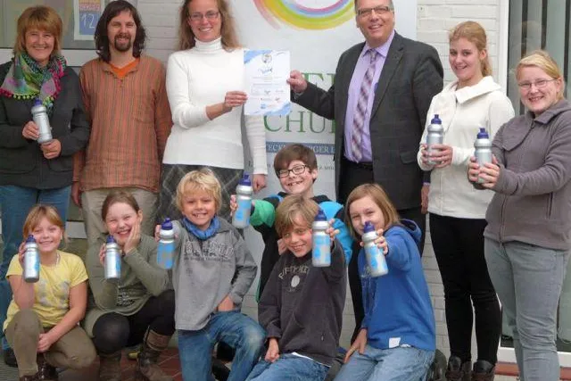 Bild: Schon 15.000 Schüler zapfen dank WTL gesundes Trinkwasser an Schulwasserwerken
