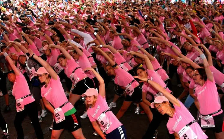 Bild: Women's Run Köln: Schon mehr als 1100 Anmeldungen. Vorbereitung im Laufworkshop bei Holmes Place Health Clubs.
