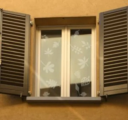 Herbst-Deko-Tip Fenstertattoos: Wie graviert, nur geklebt Bild: Herbst-Deko-Tip Fenstertattoos: Wie graviert, nur geklebt