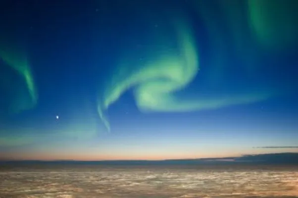 Bild: Nächtliches Lichterschauspiel auf der Vulkaninsel: Winterliche Themenreise zum Polarlicht über Island