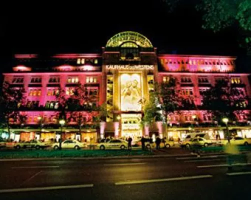 KaDeBe – Kaufhaus der Berliner - 20 Jahre Mauerfall im KaDeWe Bild: KaDeBe – Kaufhaus der Berliner - 20 Jahre Mauerfall im KaDeWe