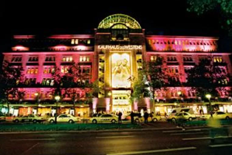 Bild: KaDeBe – Kaufhaus der Berliner - 20 Jahre Mauerfall im KaDeWe