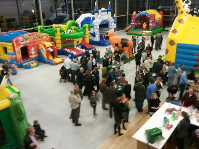 Bild: Huepfburgenwelt.de eröffnet größten Hüpfburgen Showroom Europas. Hüpfburgen kaufen war niemal so einfach