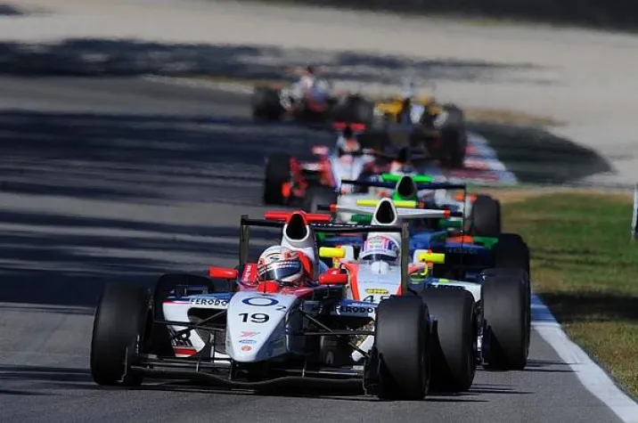 Bild: Tim Sandtler - Zweikämpfe im Park