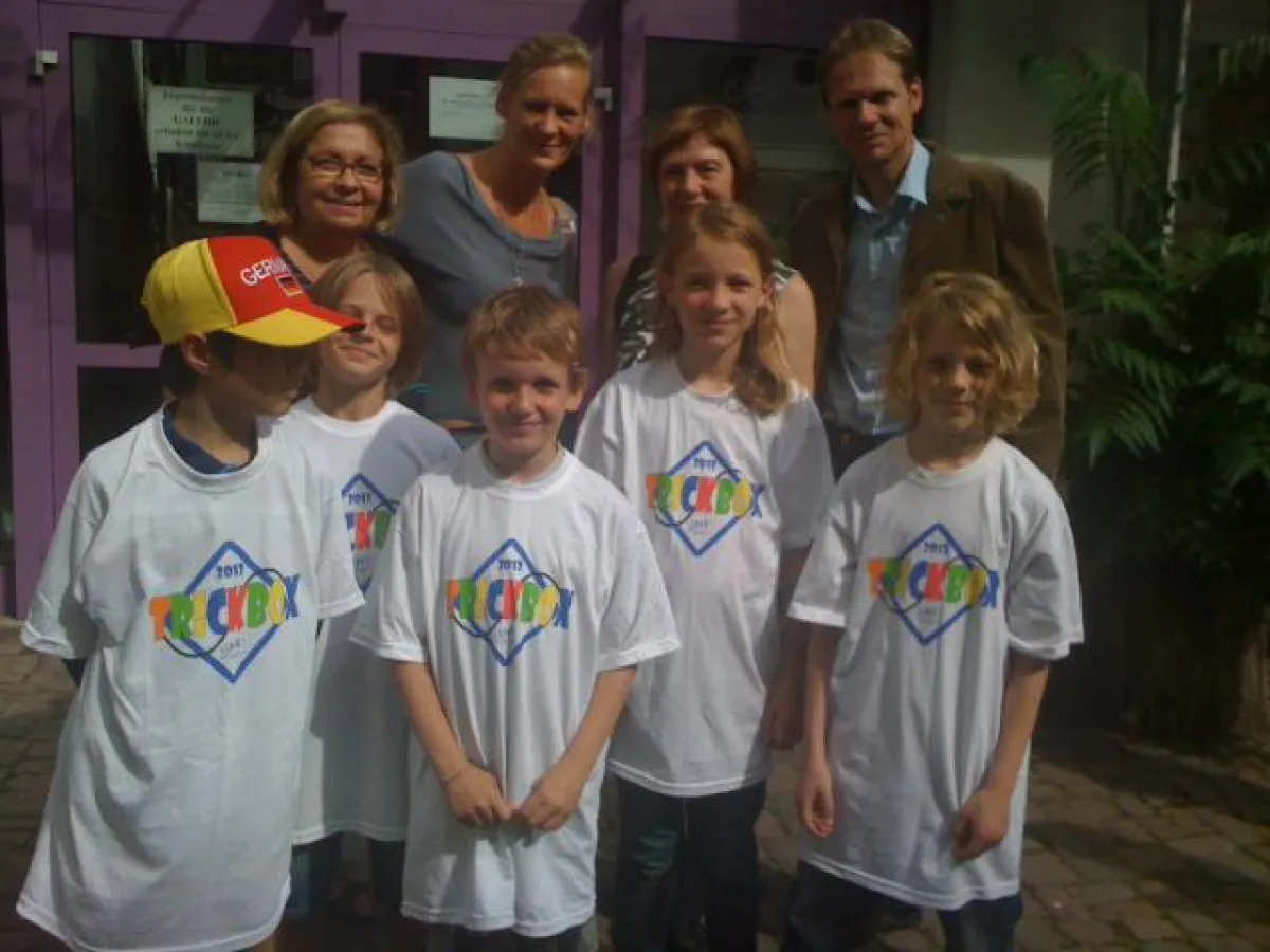 Foto mit den jungen Preisträgern des 3. Preis in der Kategorie Grundschulen