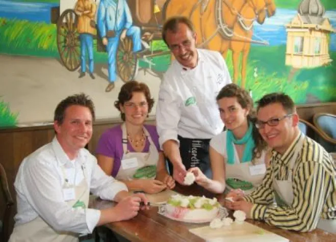 Eine Liebes-Torte für Brautpaare Bild: Eine Liebes-Torte für Brautpaare