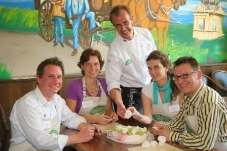 Bild: Eine Liebes-Torte für Brautpaare