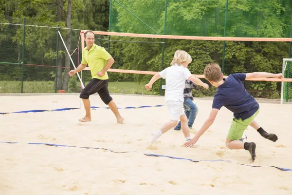 Bild: Erster Aufschlag: Naturresort Schindelbruch mit zwei neuen Outdoor-Tennisplätzen und einem Multifunktionsplatz
