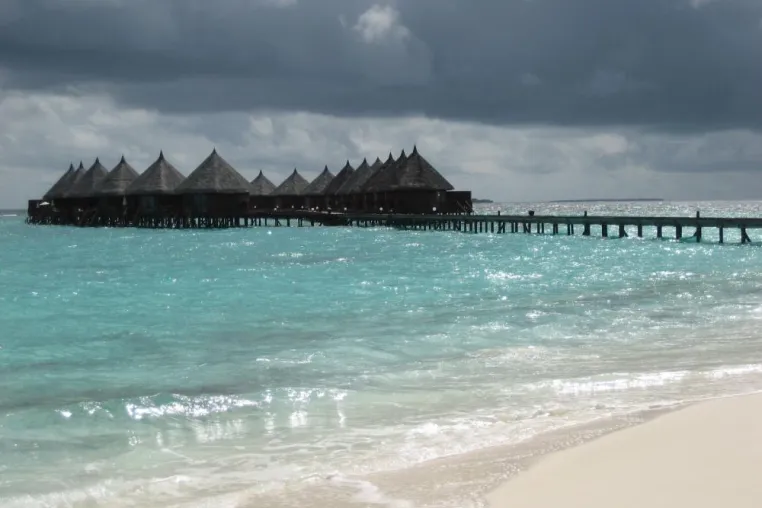 Bizarre Wüstenlandschaften und faszinierende Unterwasserwelten: Kombi-Reise nach Dubai und auf die Malediven Bild: Bizarre Wüstenlandschaften und faszinierende Unterwasserwelten: Kombi-Reise nach Dubai und auf die Malediven