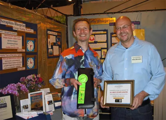 Seraphim Blueprint gewinnt das zweite Mal die BEST of EXPO in Gold bei der New Living Expo in San Francisco Bild: Seraphim Blueprint gewinnt das zweite Mal die BEST of EXPO in Gold bei der New Living Expo in San Francisco