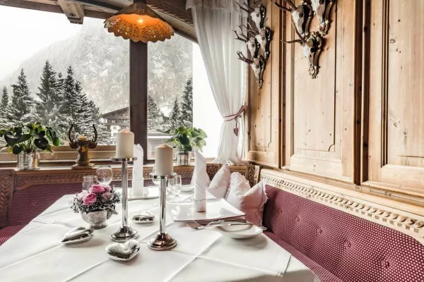 Bild: Hubertus Stube des 5-Sterne-SPA-HOTEL Jagdhof übertrifft Topleistung vom letzten Jahr