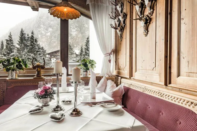 Hubertus Stube des 5-Sterne-SPA-HOTEL Jagdhof übertrifft Topleistung vom letzten Jahr Bild: Hubertus Stube des 5-Sterne-SPA-HOTEL Jagdhof übertrifft Topleistung vom letzten Jahr
