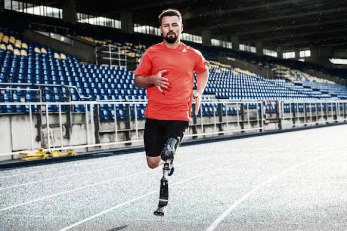 Bild: KüchenTreff Münster eröffnet – Paralympics-Star Heinrich Popow zu Gast in Münster