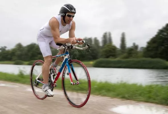 Bild: Die Luft ist raus - geplatzter Reifen verhindert Hawaii-Qualifikation von Team iloxx