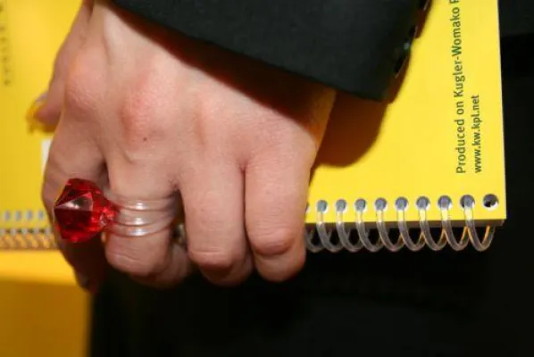 Bild: Schmuckdesign mit Plastikspiralen auf der drupa 2008