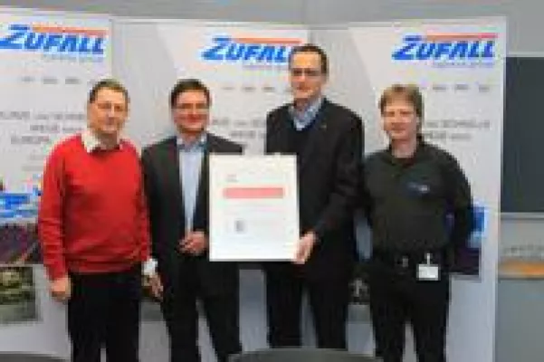 Auszeichnung: Nachhaltiger Einsatz für den Vereinsnachwuchs Bild: Auszeichnung: Nachhaltiger Einsatz für den Vereinsnachwuchs