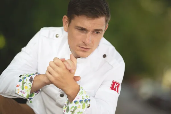 Bild: Spice-Hunter, Marcel Thiele, zaubert auf Vakkaru Maldives Maledivisches Mother Earth Menü