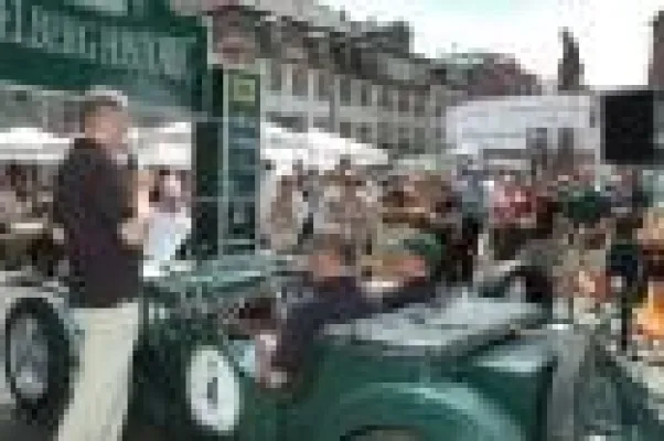 Bild: Paddock Club der Komplizen - Schönstes Wetter, tolle Autos, beste Stimmung