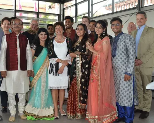 Bild: HdWM: Eine Hochschule entdeckt ihre Kulturen - Studenten aus 30 Ländern feiern interkulturelles Festival