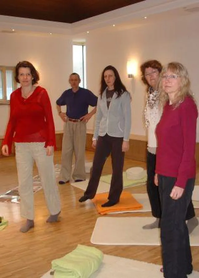 Spiritualität und Alltag mit Ursula Greven im neu aufgebauten Meditationsraum im Odenwald-Institut.