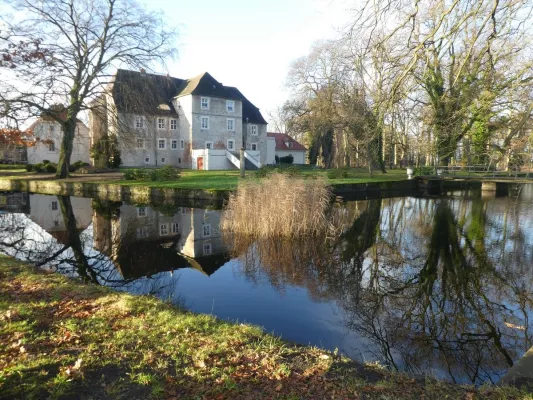 Bild: Attraktive Arrangements im Wasserschloss Mellenthin auf Usedom