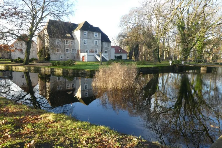 Bild: Attraktive Arrangements im Wasserschloss Mellenthin auf Usedom