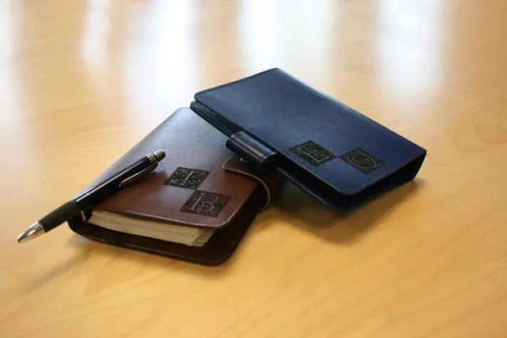 Individuelle Gravuren in Leder Bild: Individuelle Gravuren in Leder