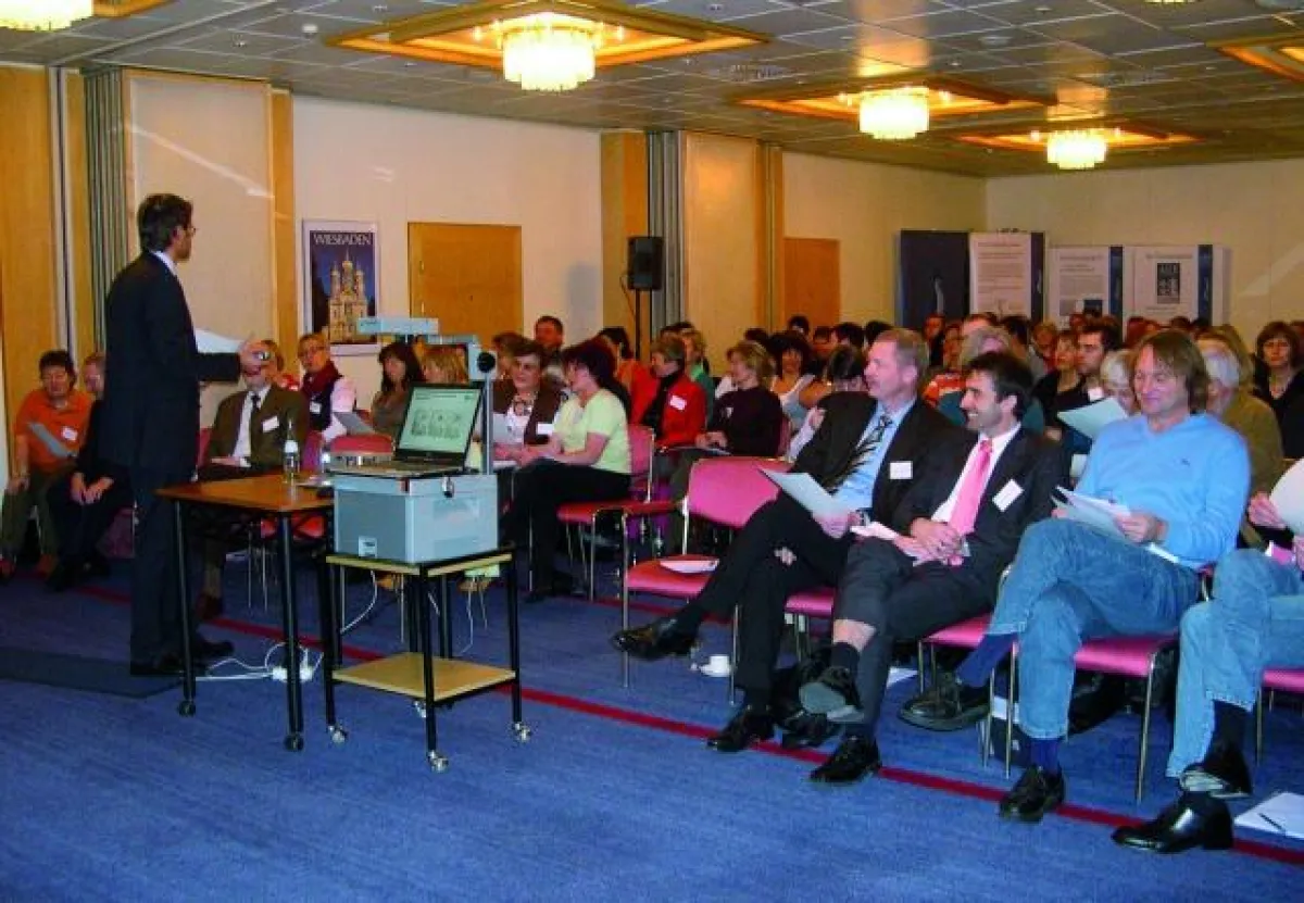 Prof. Dr. Frank Hänsel referierte zu wissenschaftlichen Erkenntnissen aus der Psycholgie und deren Bedeutung für die Rückenschule.