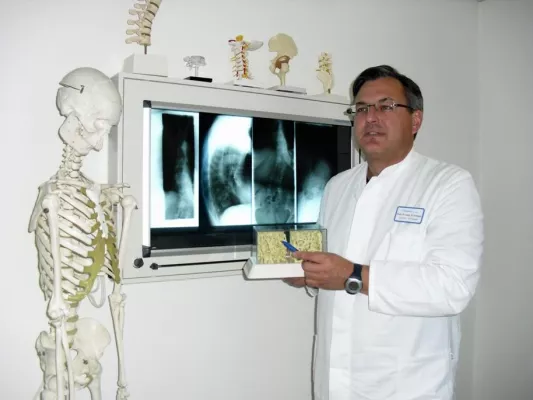 Bild: Großes Interesse am Fachwissen in Bad Camberg – Osteoporose-Selbsthilfegruppe besucht die Hohenfeld-Kliniken