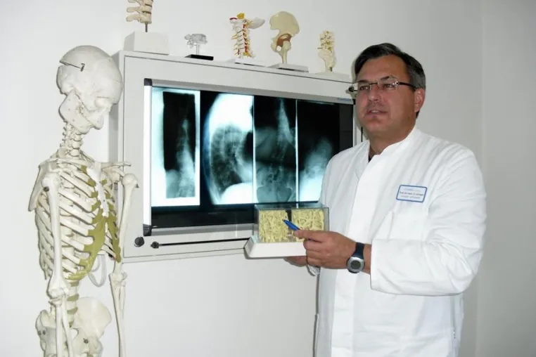 Bild: Großes Interesse am Fachwissen in Bad Camberg – Osteoporose-Selbsthilfegruppe besucht die Hohenfeld-Kliniken