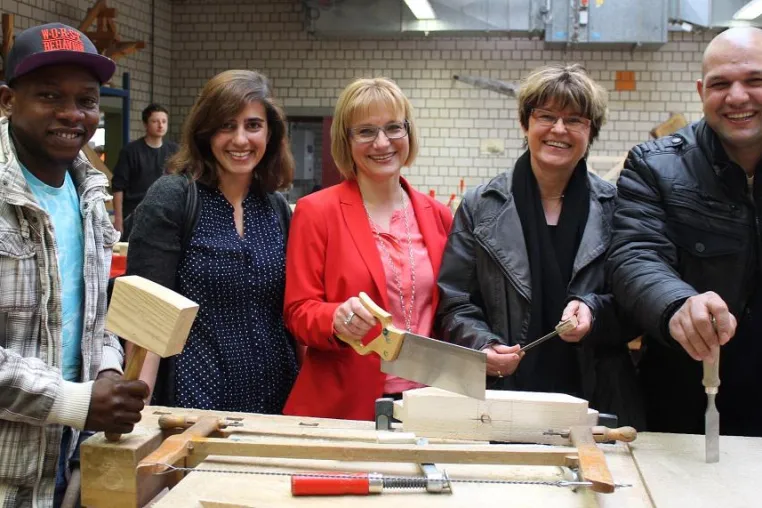 Bauhandwerk der Ostalb startet Qualifizierung für Flüchtlinge Bild: Bauhandwerk der Ostalb startet Qualifizierung für Flüchtlinge