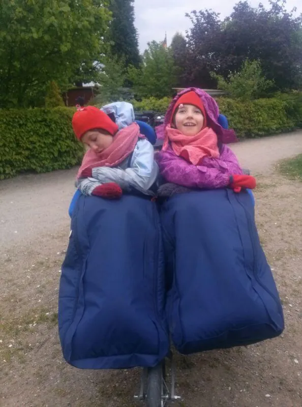 Den beiden Zwillingsmädchen Emma und Maria steht eine komplizierte Operation bevor.