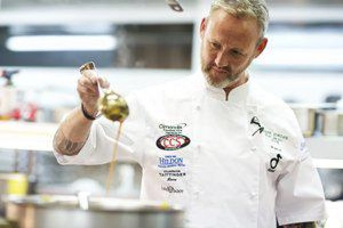 Der kreative Sternekoch Mark Jorden in Aktion