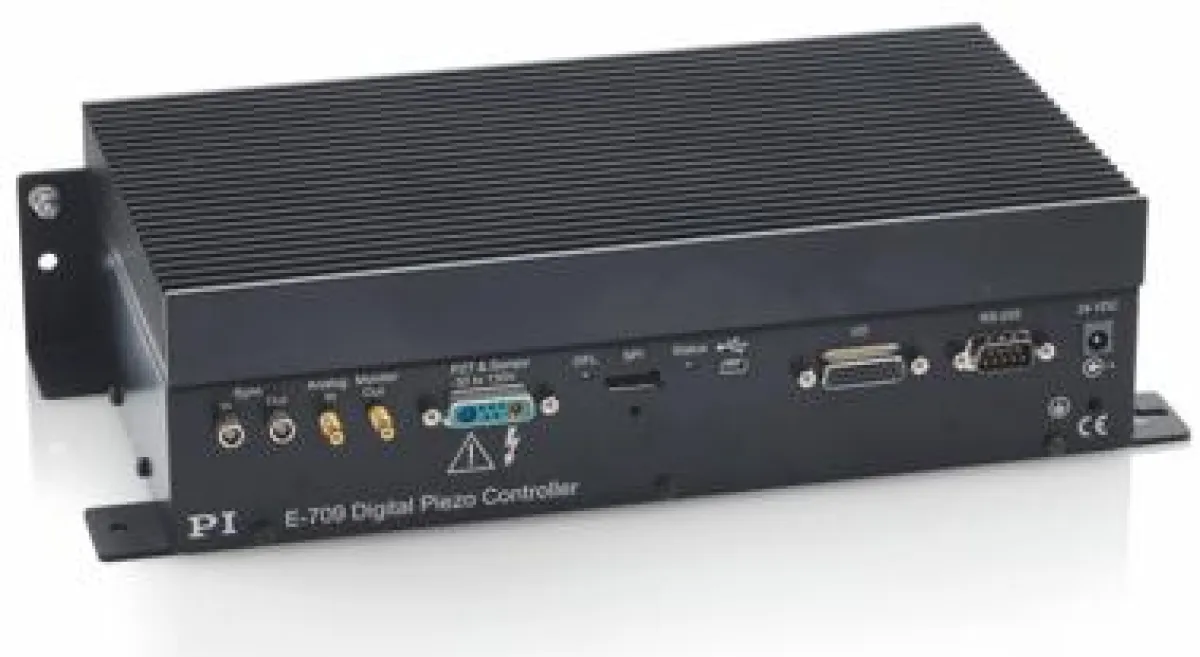 Der digitale 1-Kanal-Piezocontroller E-709.CHG liefert hohen Ausgangsstrom für dynamische Anwendunge