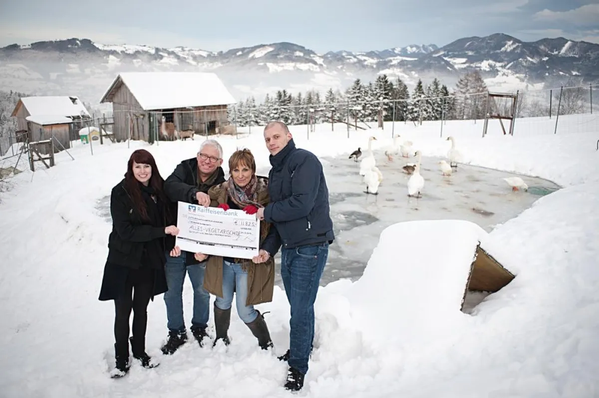 von li.nach re.: Sakura Jendro, Harald Hofner, Doris Hofner-Foltin, Tobias Graf