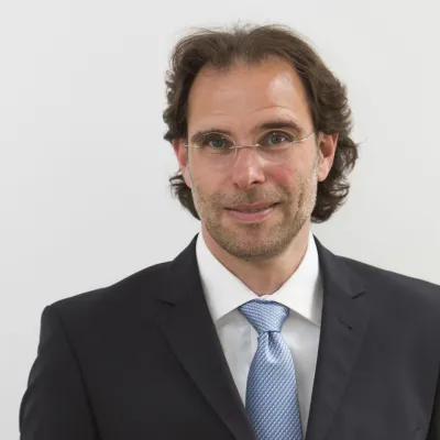 Bild: Dr. Christopher Riedel als führender Rechtsanwalt in zwei Rechtsgebieten ausgezeichnet