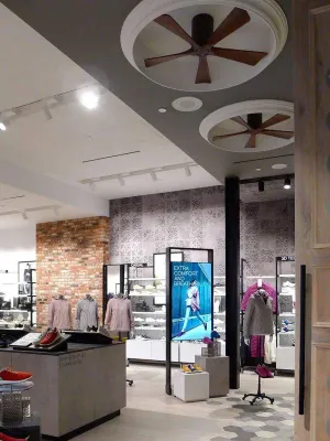 Bild: Das neue X-Store Konzept von Geox mit Ventilatoren von Casa Bruno